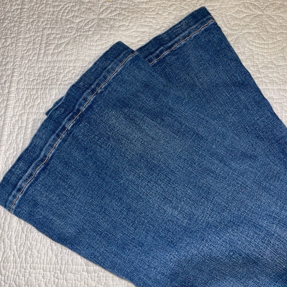 American Eagle, super high-rise flare next level stretch jeans - Picture 2 of 8